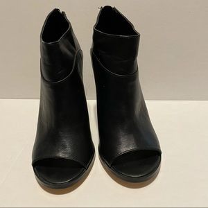 ⭐️ Black Peep Toe Heeled Ankle Booties Size 8